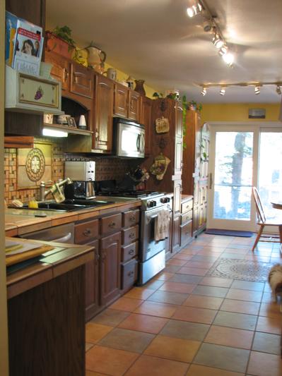 Valle Escondido Lakefront Home